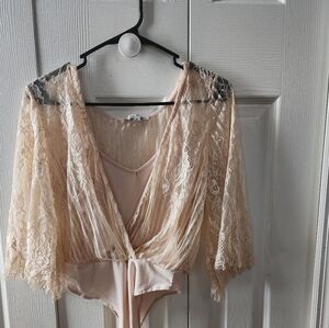 Elegant Lace Bodysuit in Cream